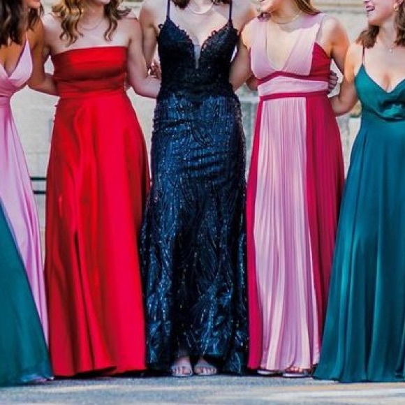 Ellie Wilde Graduation Dress - Picture 6 of 8